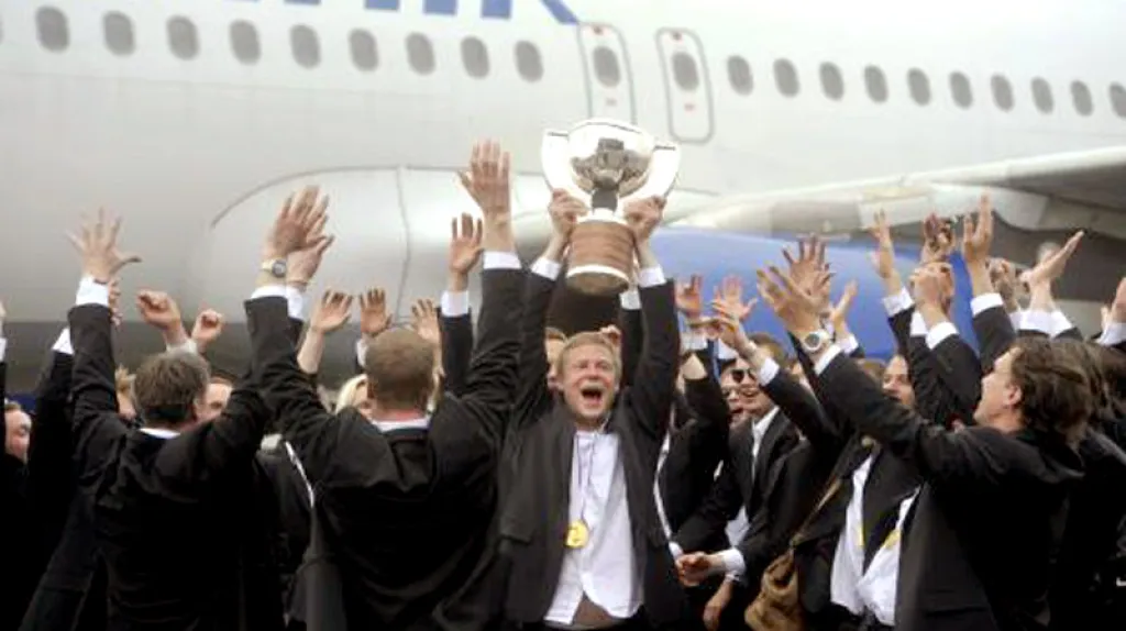 Mikko Koivu slaví s finskými hokejisty