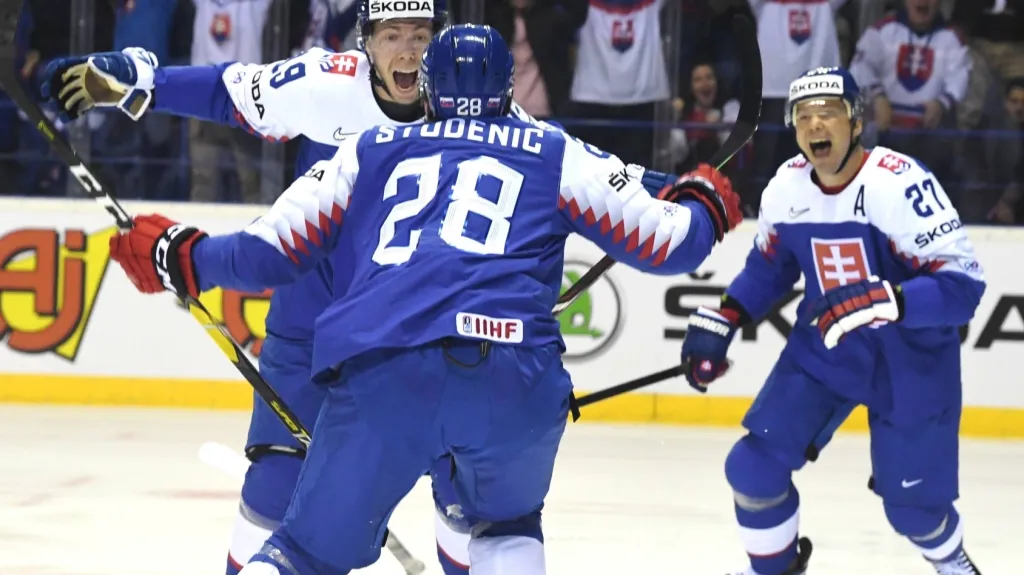 Slovenský útočník Matúš Sukeľ slaví gól do sítě USA