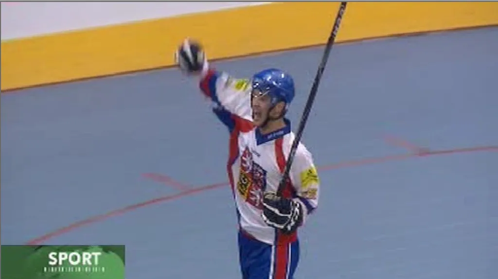 Čeští hokejbaloví junioři slaví