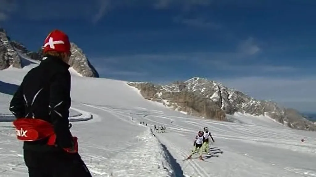 České běžkyně na lyžích trénují na Dachsteinu