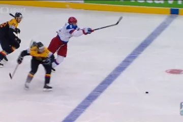 Ukázkový bodyček Marcuse Kinka na Ovečkina