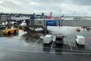 Moskva vás vítá. A letadla rolují...