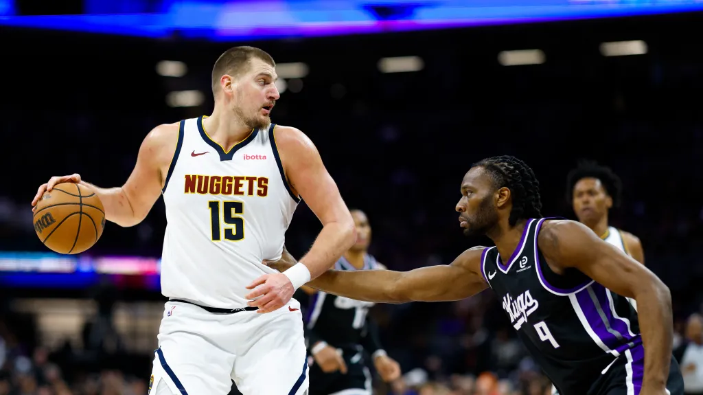 Nikola Jokič v utkání se Sacramentem