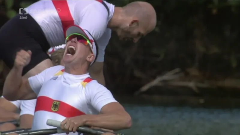 Závěr závodu párové čtyřky mužů ve veslování