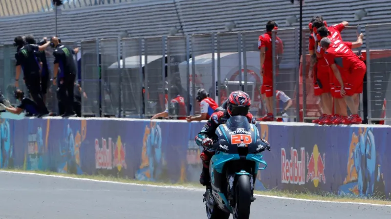 Salač v Jerezu v Moto3 nedojel. V MotoGP poprvé slavil Quartararo, Márquez se zranil