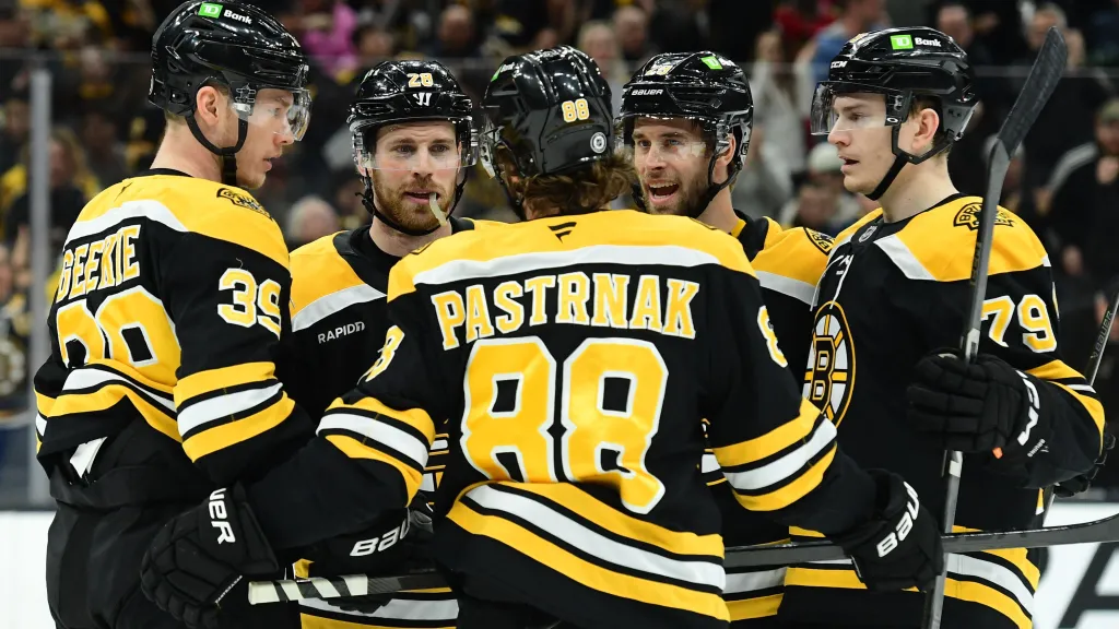 David Pastrňák slaví gól v zápase Bostonu proti Chicagu