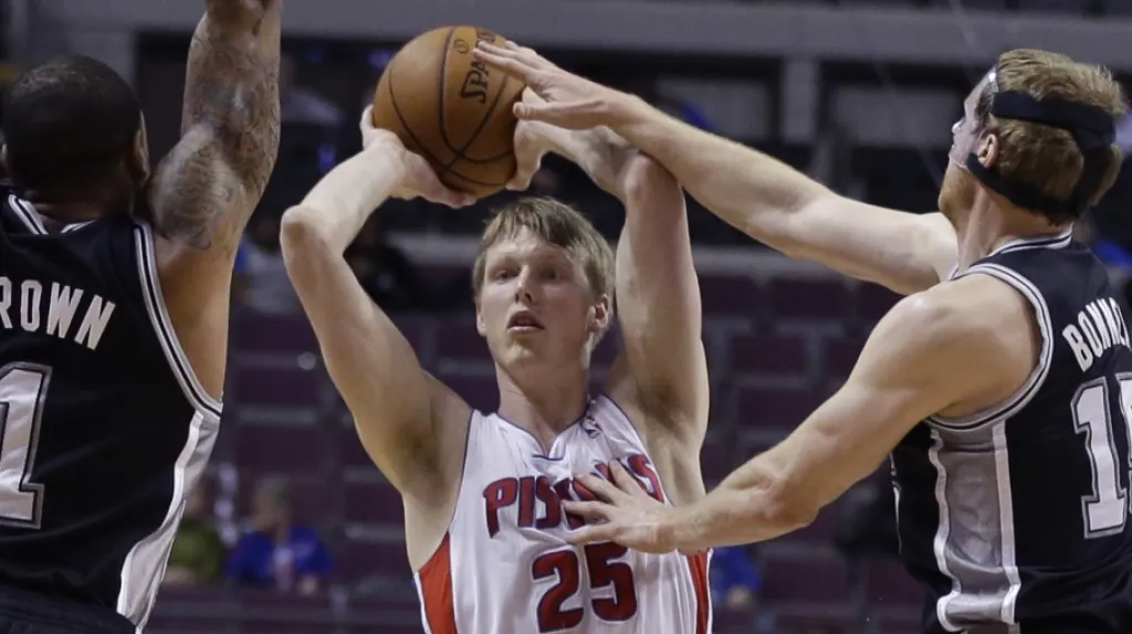 Utkání Detroit - San Antonio