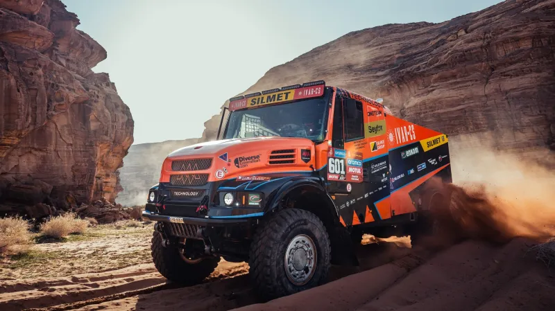 Macík vyhrál 5. etapu Dakaru a mezi kamiony je druhý