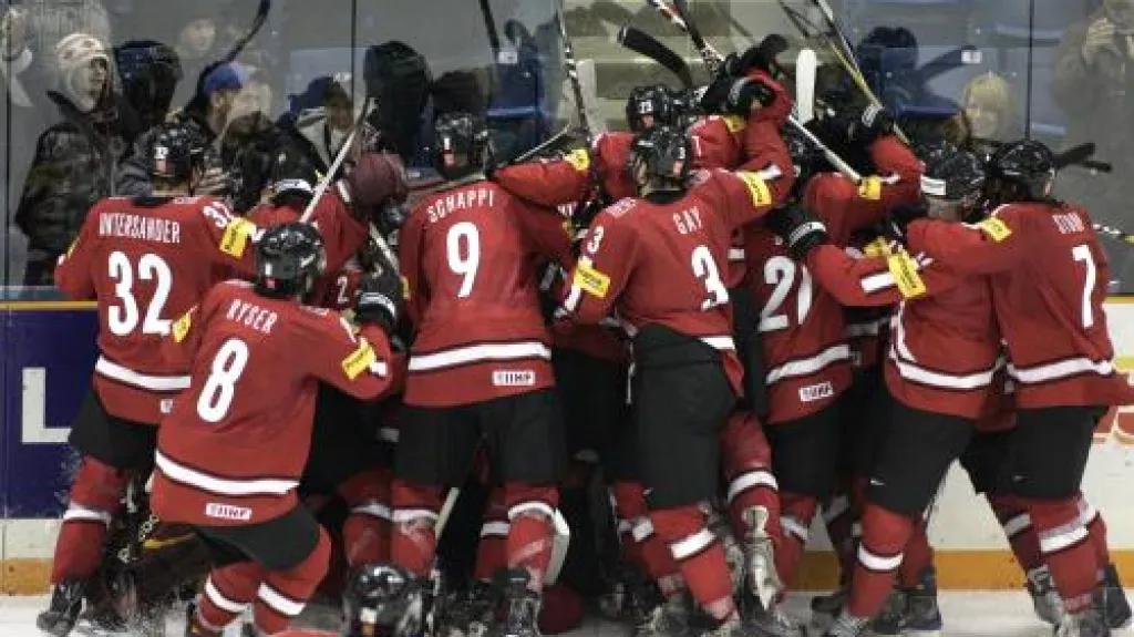 Švýcarští hokejisté slaví postup do semifinále MS do 20 let
