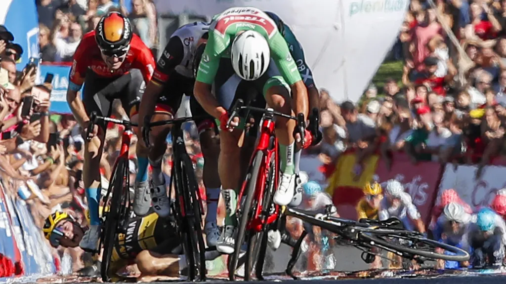 Pád Primože Rogliče v 16. etapě Vuelty