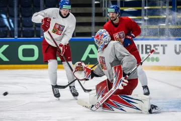 Jáchym Kondelík s Karlem Vejmelkou a Tomášem Kundrátkem