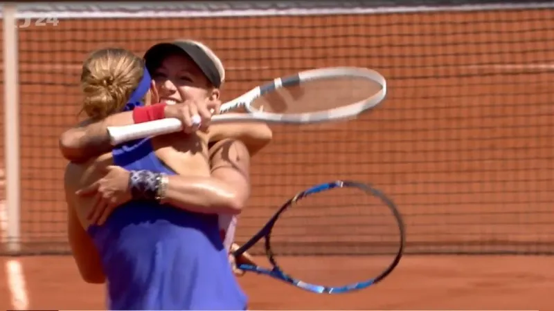 Duo Šafářová a Matteková-Sandsová získalo 5. titul na grandslamu