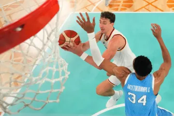 Franz Wagner z Německa v akci na Hrách v Paříži