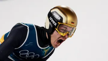 Vítězem na středním můstku se stal Němec Raimund