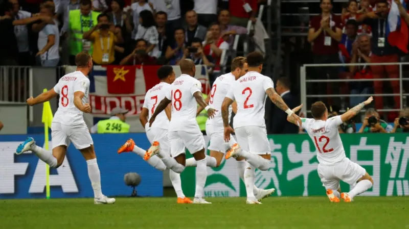 Kieran Trippier slaví gól v chorvatské síti