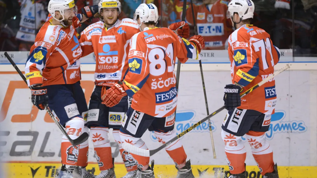 Hokejisté Pardubic v utkání předkola play-off proti Vítkovicím