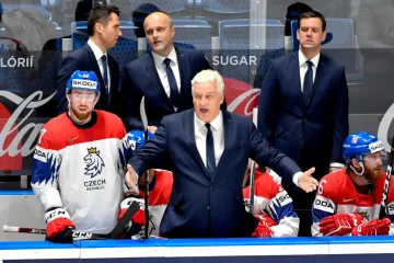 Česká střídačka v čele s hlavním trenérem Milošem Říhou