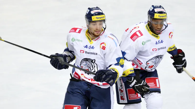 Chris Stewart a Wayne Simmonds v dresu Liberce