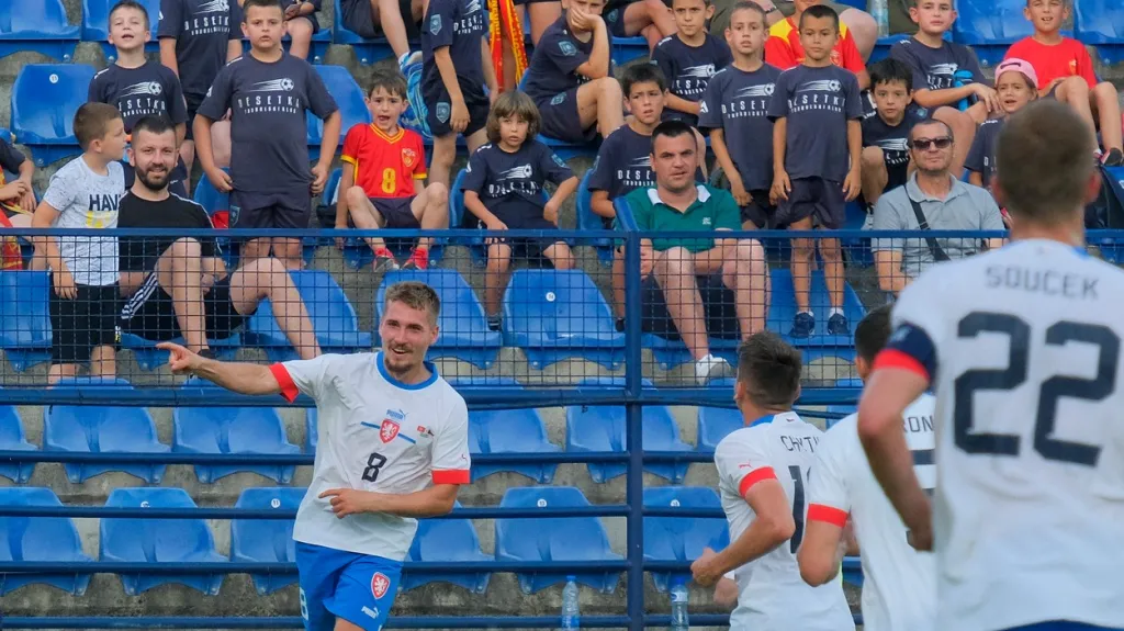 Michal Sadílek slaví gól