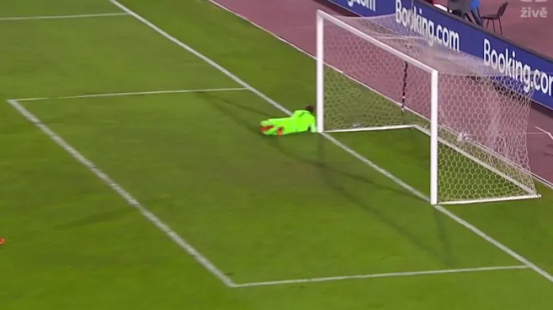 Gól v utkání Bělorusko - Česko: Hložek – 0:2 (65. min.)