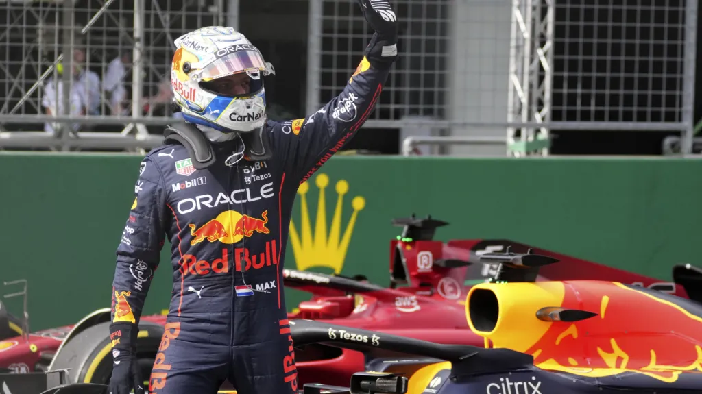 Slavící Max Verstappen