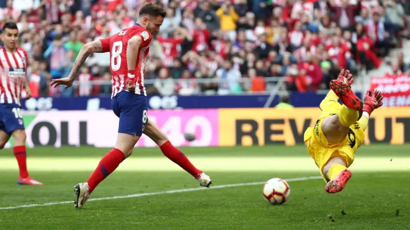 Záložník Atlétika Saúl dává gól Leganés