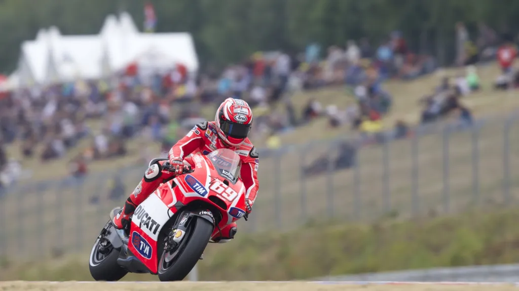 Neděle na Grand Prix patří tradičně závodům