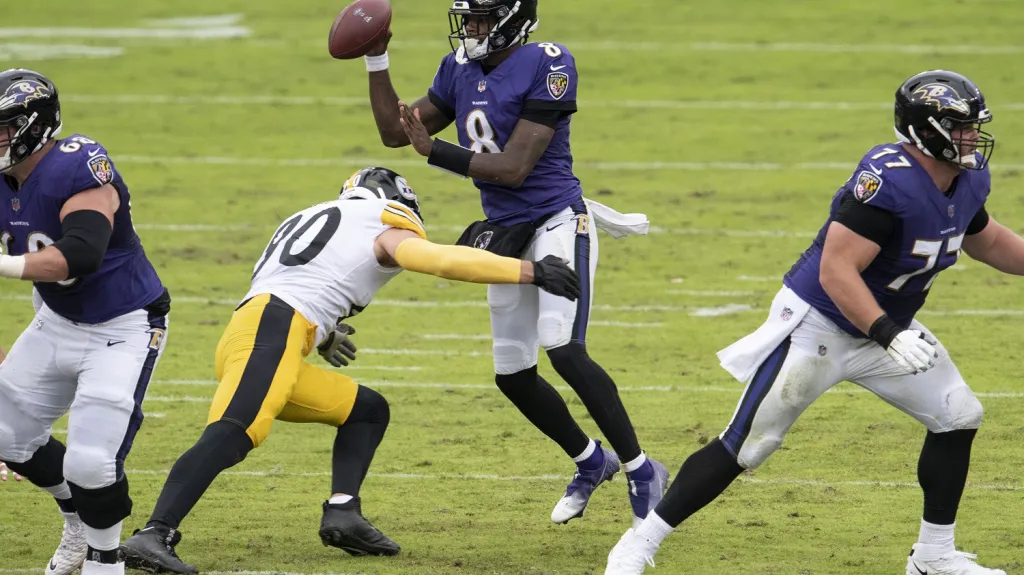 Lamar Jackson pod tlakem obrany Pittsburghu