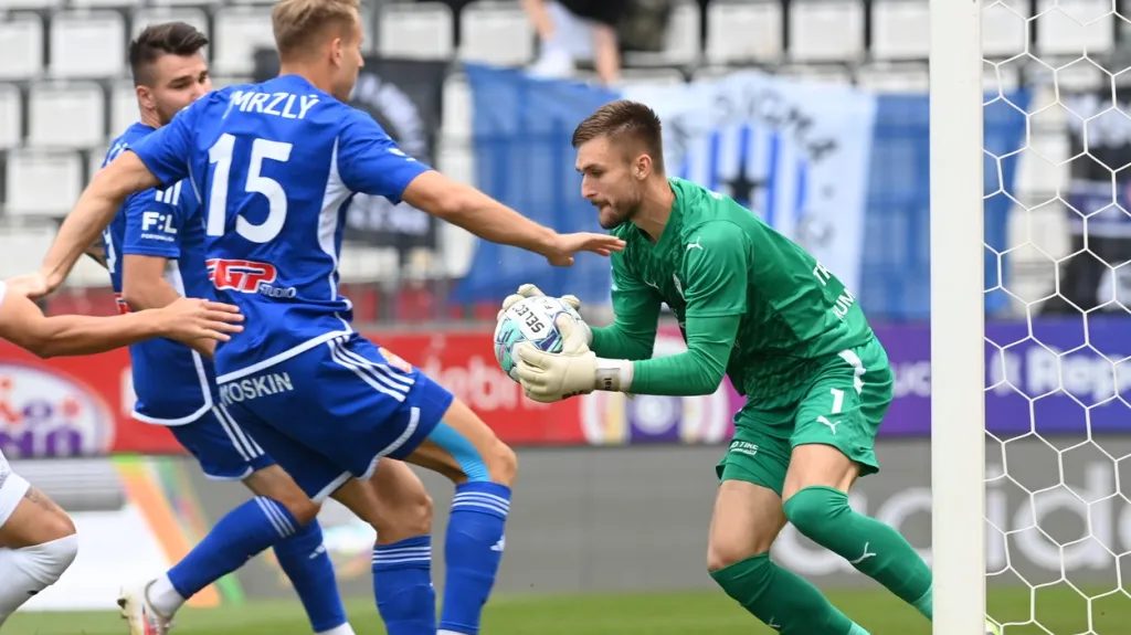 Brankář Trmal z Boleslavi si v Olomouci zachytal