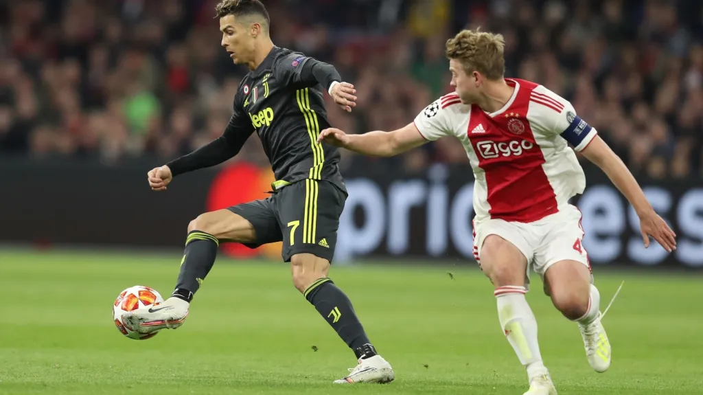  Cristiano Ronaldo a Matthijs de Ligt
