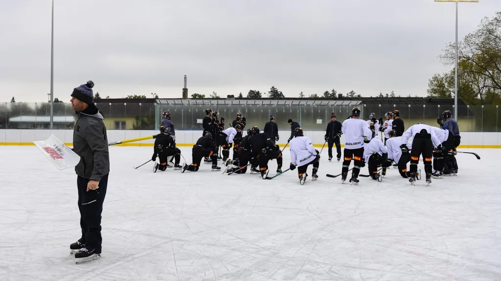 Trénink hokejistů Sparty v Dobříši
