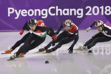 Shaolin Sandor Liu z Maďarska na čele závodu rychlobruslařských štafet