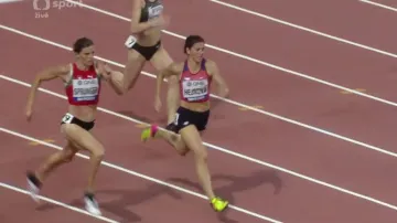 Finále běhu na 400 m překážek a ohlas Hejnové