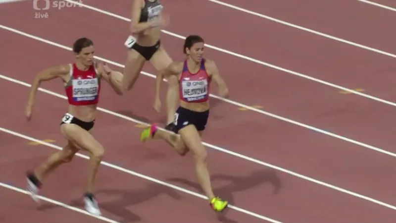 Finále běhu na 400 m překážek a ohlas Hejnové