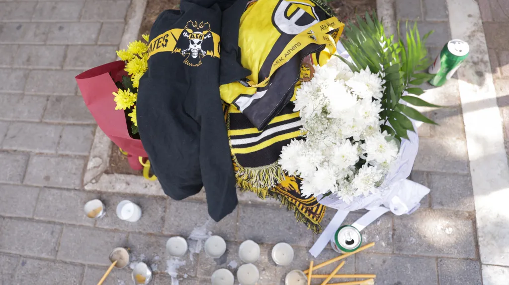 Pietní místo za mrtvého fanouška AEK Atény