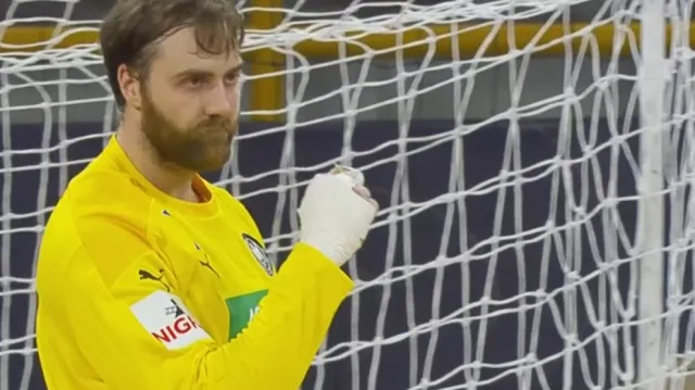 Zákrok gólmana Wolffa v poslední sekundě zachránil Němcům remízu