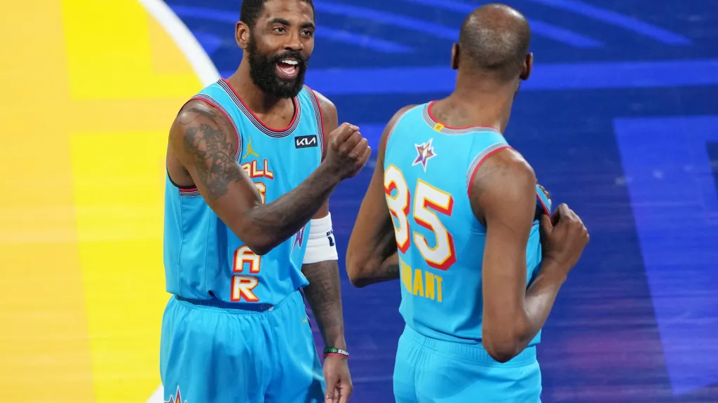 Kyrie Irving a Kevin Durant při All Star Game