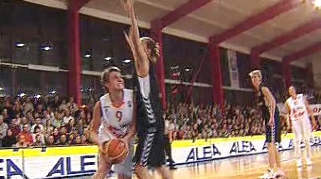 Třetí utkání Euroligy basketbalistek