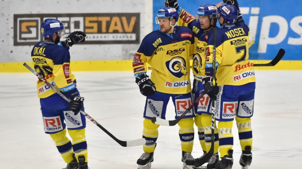 Zlínští hokejisté slaví gól