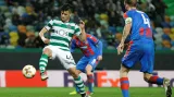 Fredy Montero ze Sportingu Lisabon střílí gól do sítě Plzně