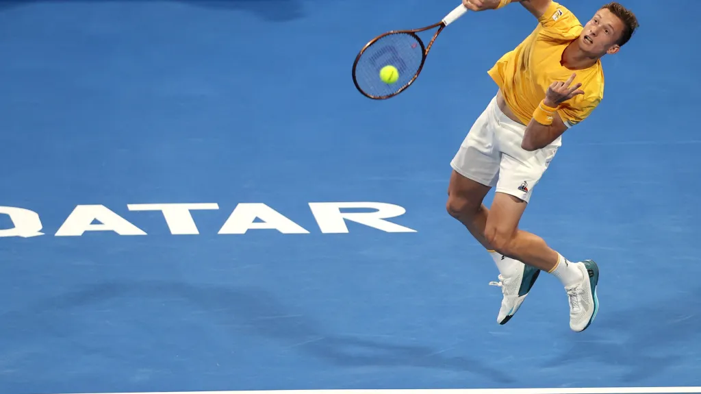 Jiří Lehečka na turnaji ATP v Dauhá