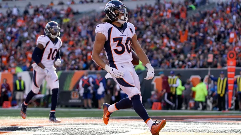 Phillip Lindsay slaví touchdown