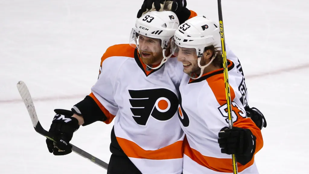 Jakub Voráček se spoluhráčem