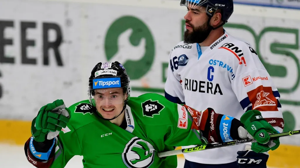 Mladoboleslavský Maris Bičevskis slaví gól před vítkovickým Romanem Polákem