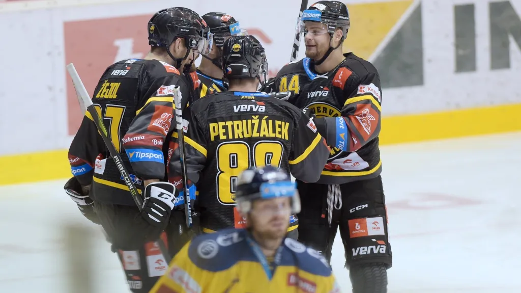 Radost litvínovských hokejistů v duelu se Zlínem