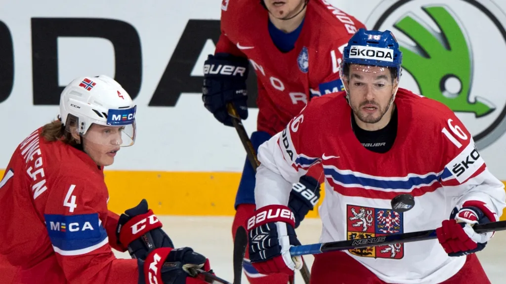 Michal Birner (vpravo) se snaží uniknout Johannesi Johannesenovi z Norska