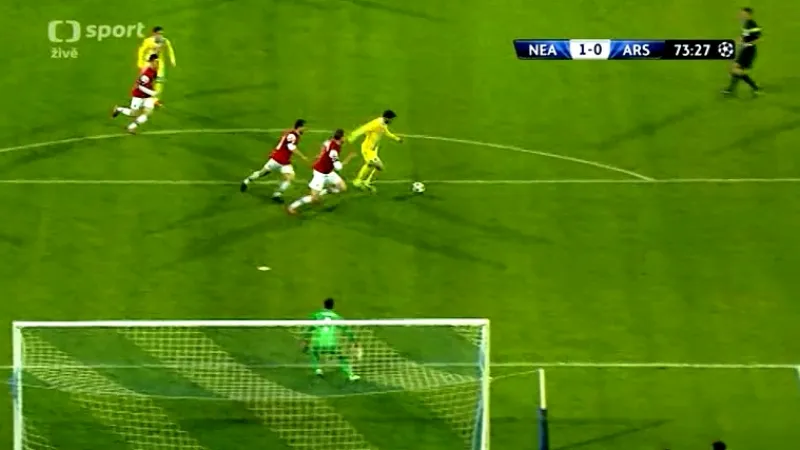 Gól v zápase Neapol - Arsenal: Higuaín mířil přesně k tyči - 1:0 (73. min.)