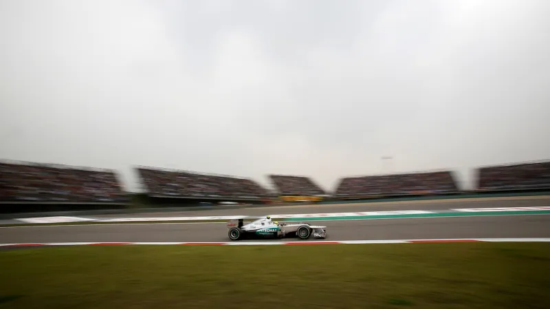 Sebastian Vettel se v Číně zatím trápí