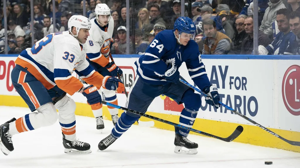 David Kämpf v utkání s NY Islanders