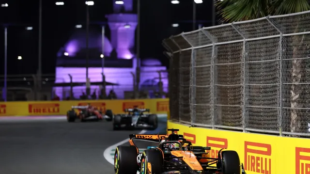 Závod F1 v Džiddě vyhrál Piastri a poprvé vede MS